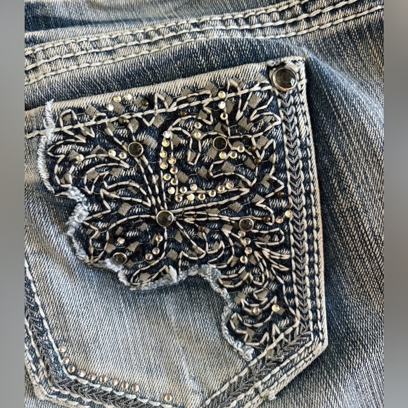 Hydraulic Bailey Blue Jean Capris Size 16 Distressed Embroidered Embellished Y2K - Picture 11 of 16